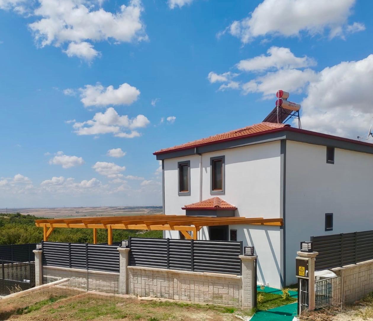 Müstakil ev bahçe pergolası